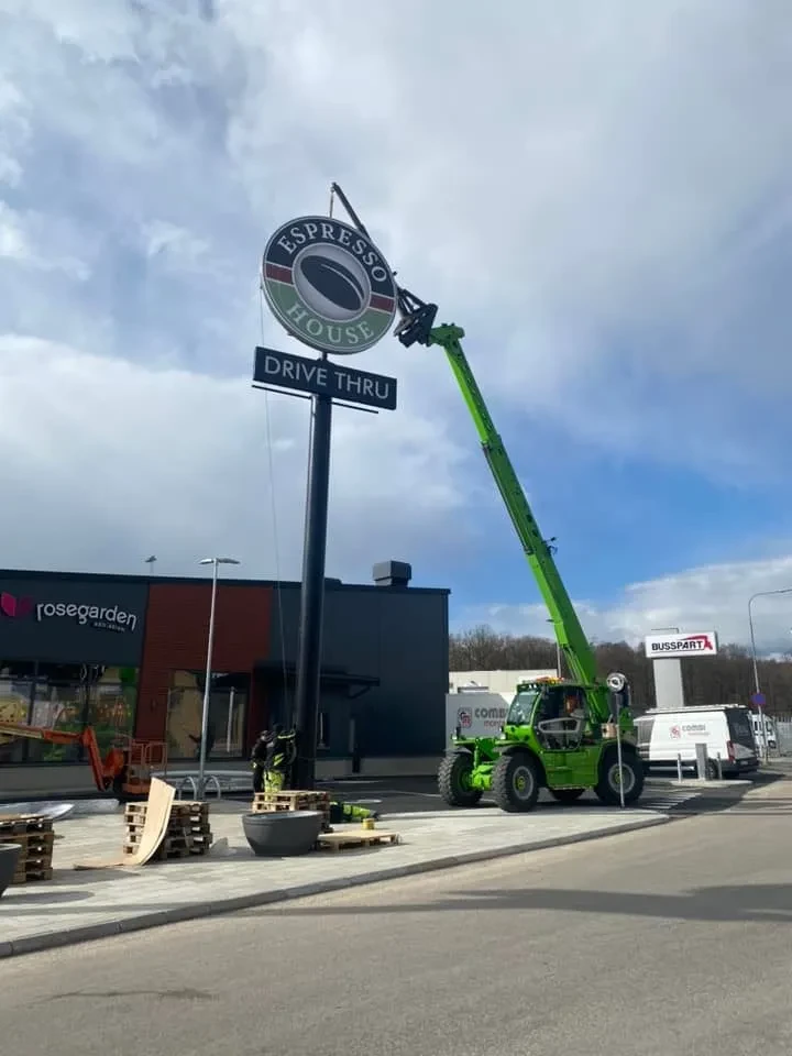 Teleskoplastare eller kran – vilket är bäst för ditt projekt?